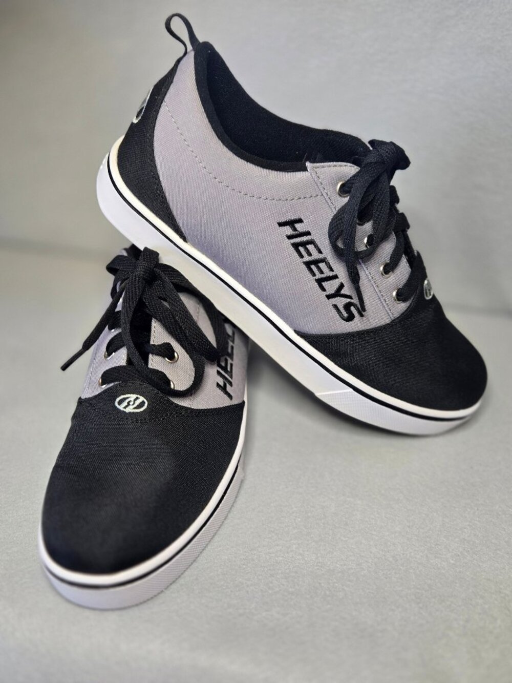 Heelys Skate Shoes Size 9 Black/Grey